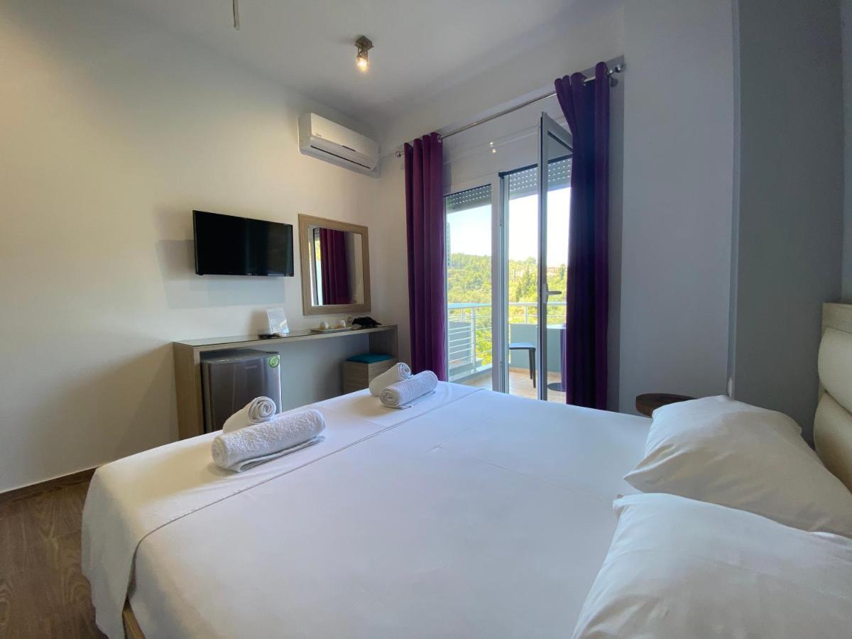 Vial Rooms Himare Esterno foto