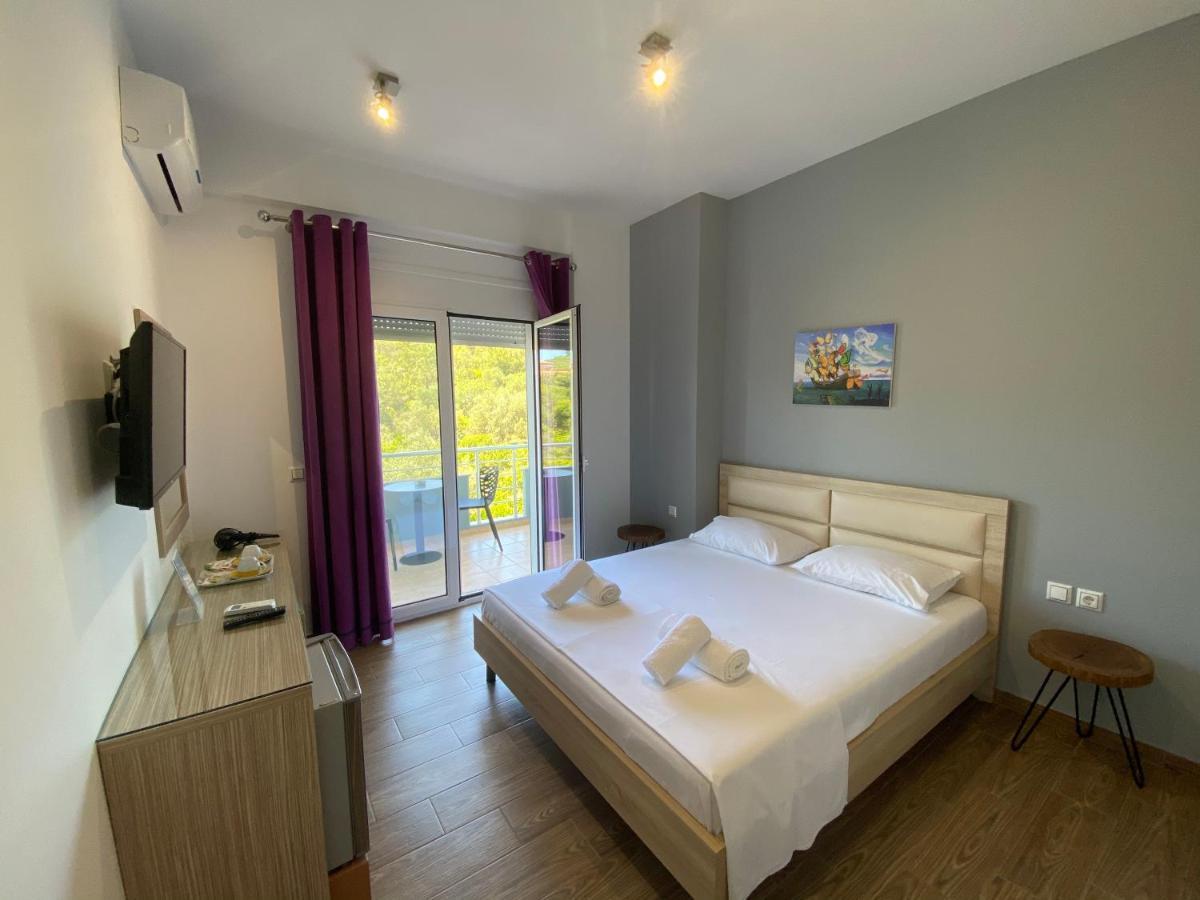 Vial Rooms Himare Esterno foto