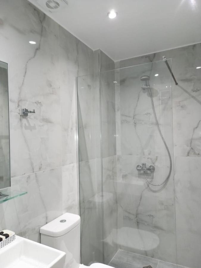 Vial Rooms Himare Esterno foto