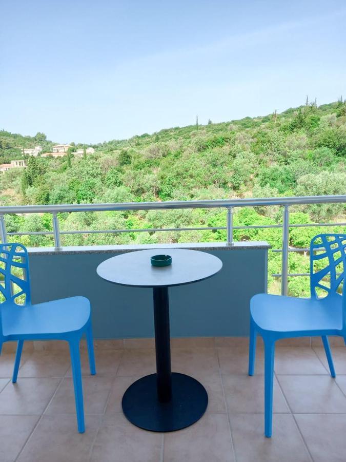 Vial Rooms Himare Esterno foto