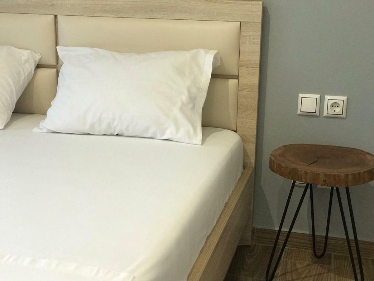 Vial Rooms Himare Esterno foto