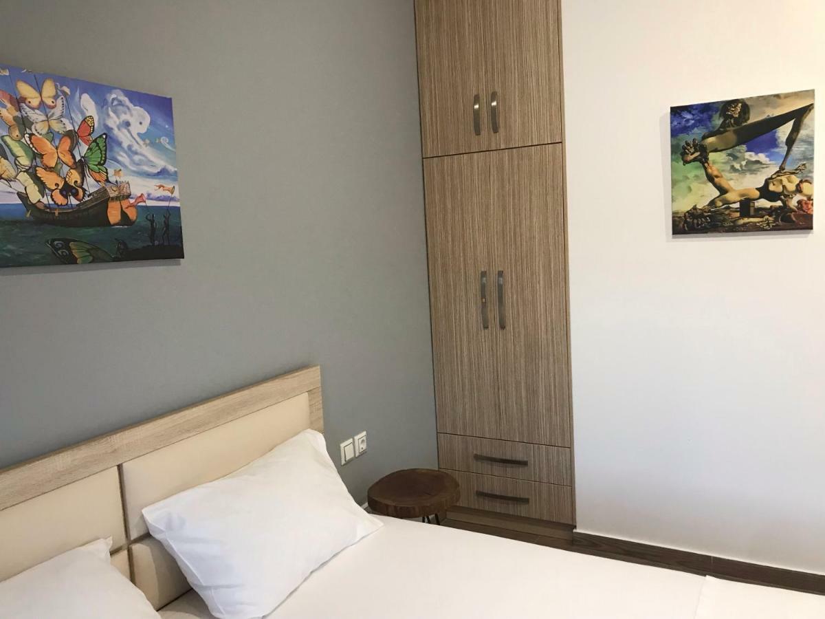 Vial Rooms Himare Esterno foto