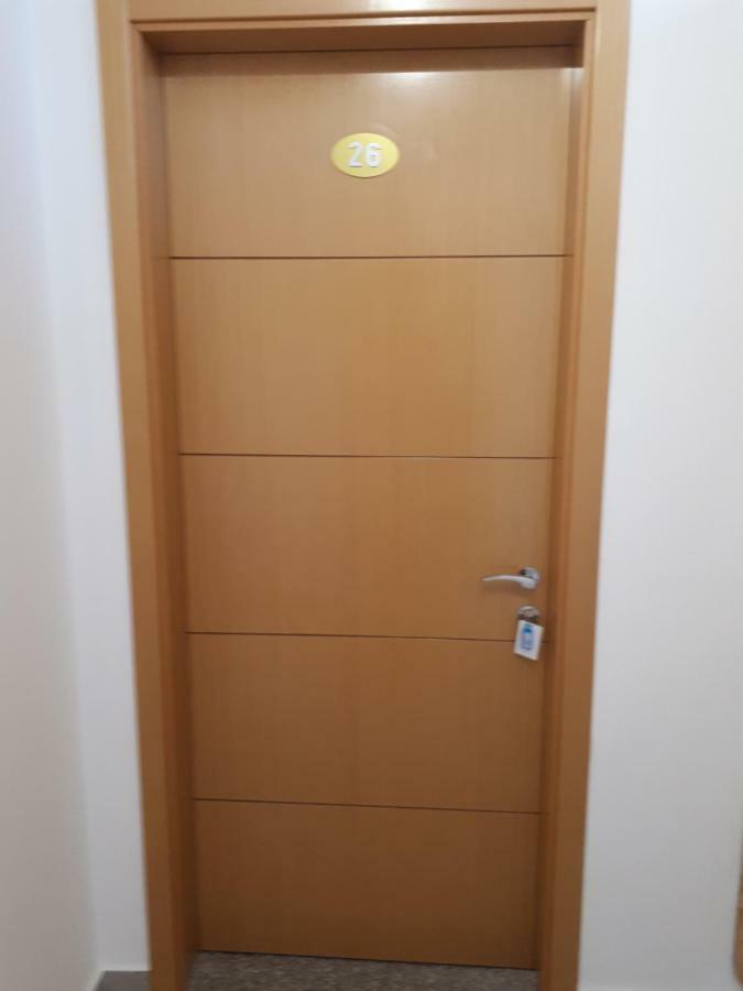 Vial Rooms Himare Esterno foto