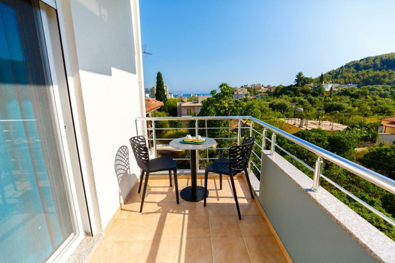 Vial Rooms Himare Esterno foto
